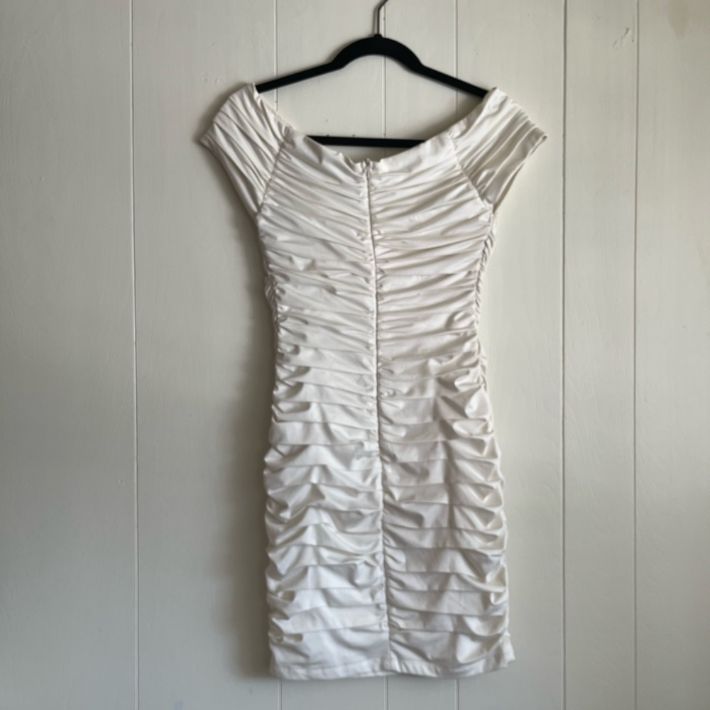 White Off-The-Shoulder Ruched Mini-Dress - Picture 2 of 4